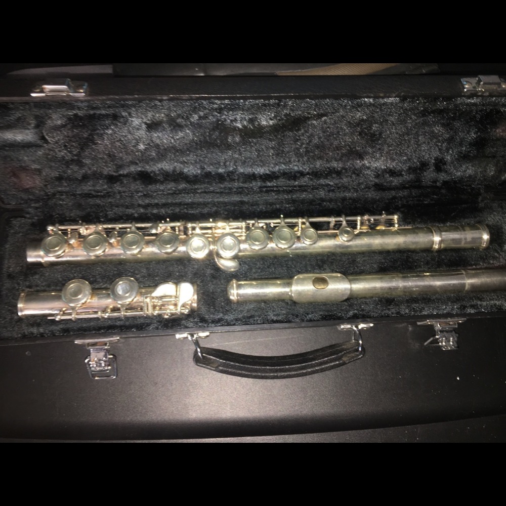 Gently used flute!!